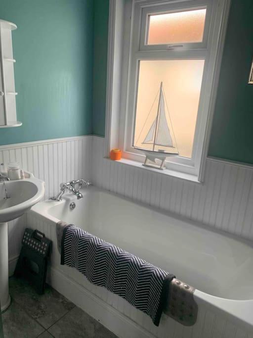 Large Character Home, Hot Tub, Beach 5 Min Walk Gorleston-On-Sea Exterior photo